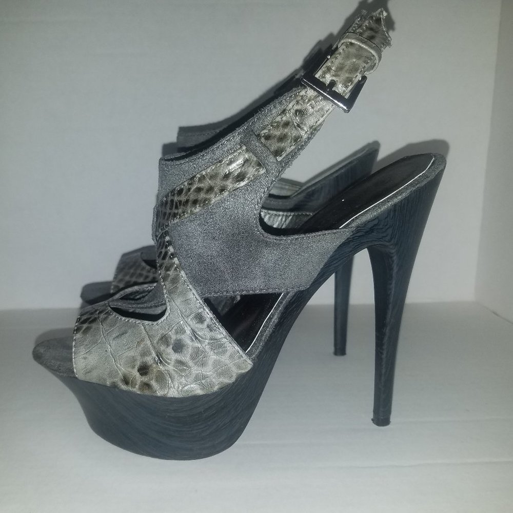 Wild Diva Heels/Pumps size 6 Majes-22 in Grey